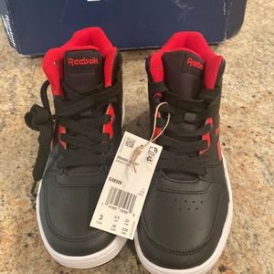 Reebox basketball 🏀 sneakers Unisex size 3